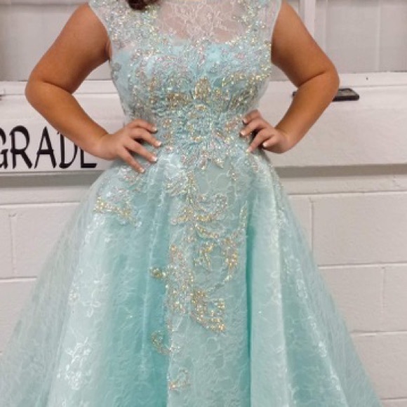 Mint Green Lace Gown, Size 10 - Picture 2 of 8